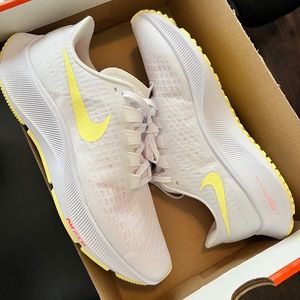 Nike Air Zoom Pegasus 37 White BQ9647 105 Women's Size 10